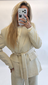 Waist- defined blazer