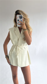 Saar blazer mouwloos is
