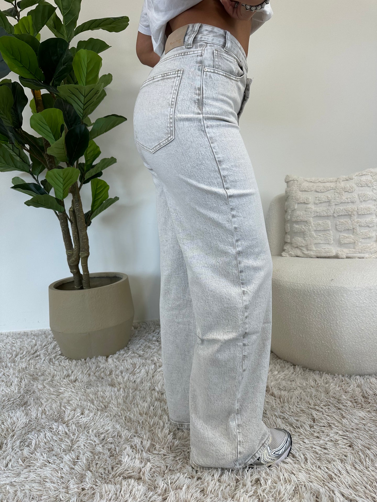 Twist Detail Straight Leg Jeans