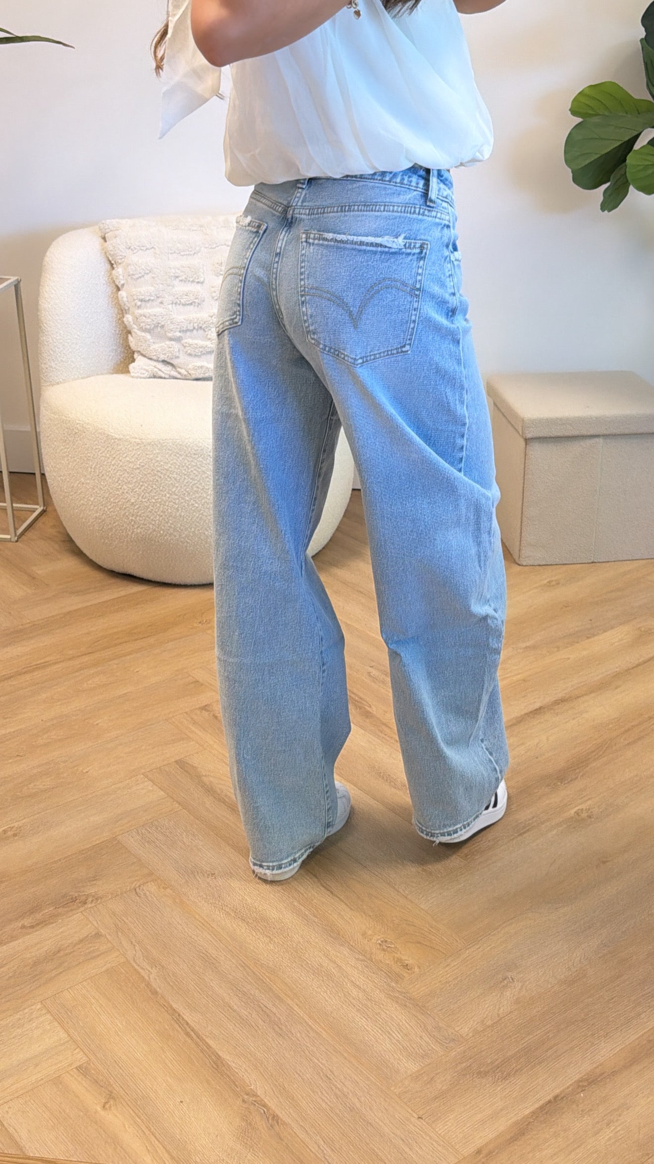 Zoé Barrel Balloon Jeans – Light Blue