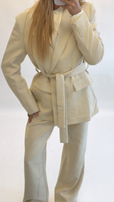 Waist- defined blazer