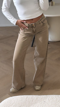 Low waist wide leg jeans
